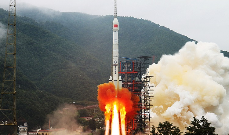 Китай успешно испытал космический буксир для очистки орбиты от мусора, но его манёвры насторожили США
