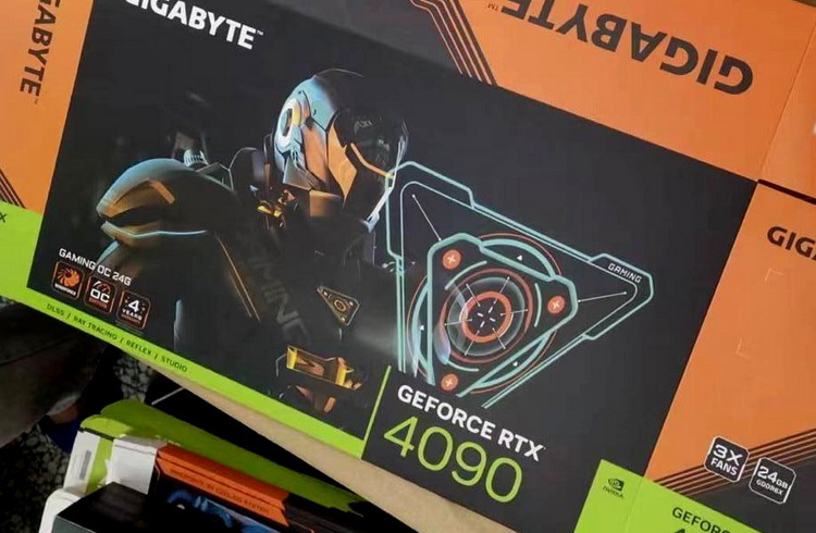 Коробка громадной GeForce RTX 4090 в исполнении Gigabyte Gaming OC попала на фото