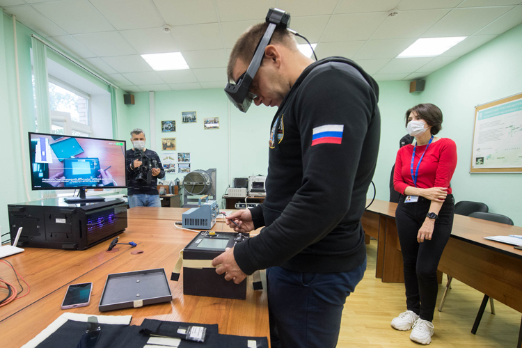 В России начались испытания системы дополненной реальности для космонавтов