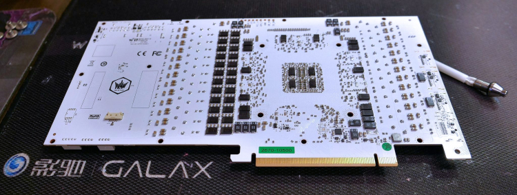 На фото впервые показалась видеокарта сразу с двумя 12+4-pin разъёмами питания — огромная Galax&nbsp;GeForce RTX 4090 HOF