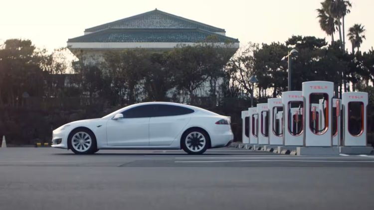 Власти Южной Кореи ведут переговоры с Tesla о строительстве местного предприятия