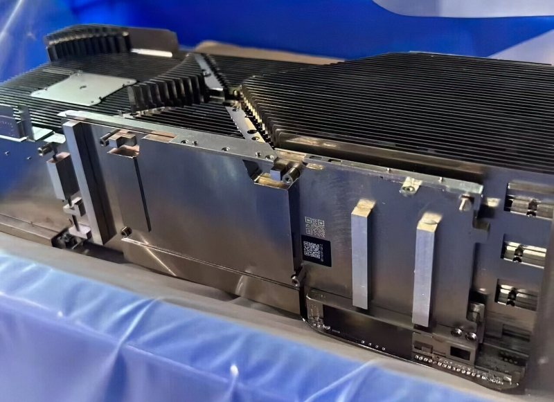 Огромная видеокарта NVIDIA Titan нового поколения получит вертикальную печатную плату