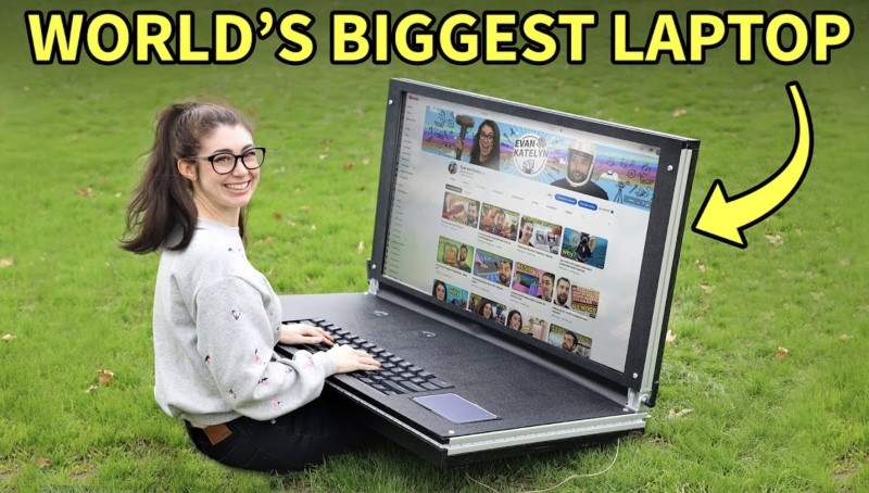Энтузиасты создали гигантский 43-дюймовый ноутбук весом 45 кг