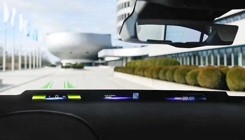 Электромобили BMW получат дисплей Panoramic Vision, который раскинется на всю ширину лобового стекла