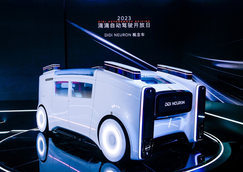Китайская Didi показала концепт беспилотного такси Neuron с роборукой для погрузки багажа