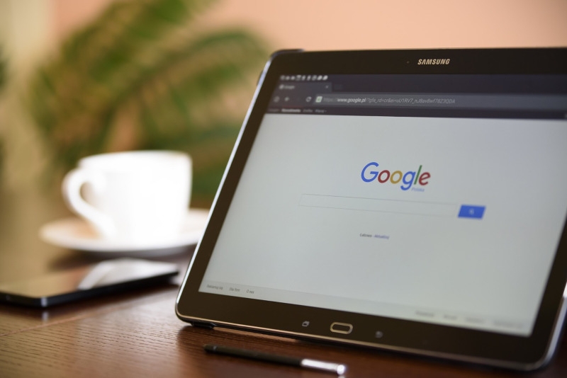 «Больше, чем ответы»: Google добавит в поисковую выдачу ИИ-чат-бот и видеоролики