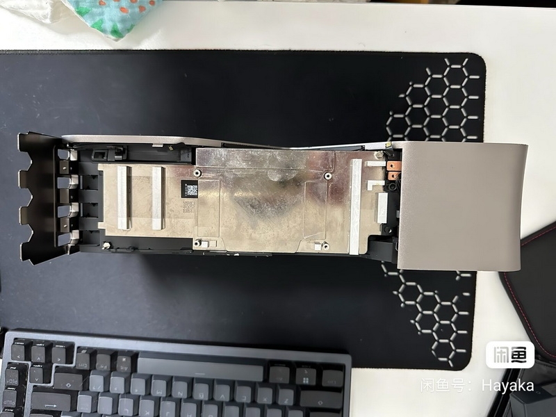 Гигантский кулер для NVIDIA Titan Ada Lovelace с вертикальной платой показался на фото