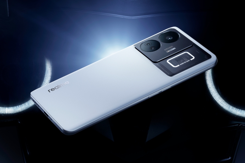 В России стартовали продажи смартфона realme GT3 с мощнейшей 240-Вт зарядкой за 70 тыс. рублей