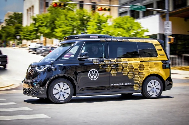 Беспилотные электрические микроавтобусы Volkswagen ID Buzz появятся на дорогах США в этом месяце