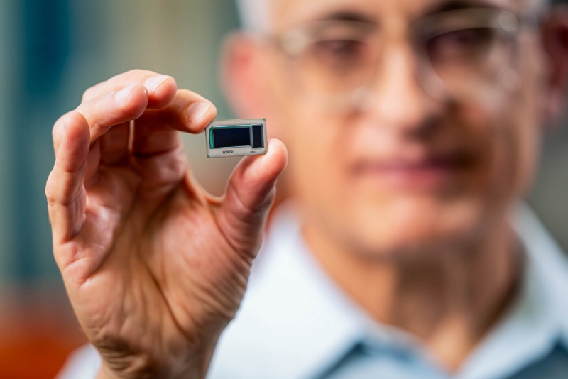 Intel разработала стеклянные подложки, которые позволят создать чипы с 1 трлн транзисторов и продлят закон Мура