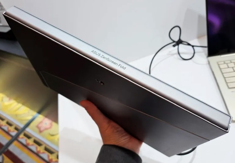 ASUS представила 17,3-дюймовый портативный OLED-монитор ZenScreen Fold, складывающийся пополам 