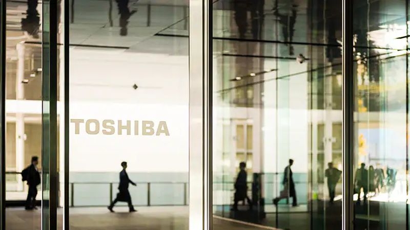 Зарядки старых ноутбуков Toshiba попали под отзыв из-за сильного перегрева — это может привести к пожару или ожогам 